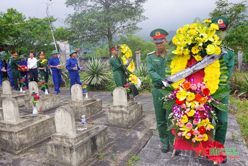 Truy điệu và an táng 2 hài cốt liệt sĩ được tìm thấy ở rừng nguyên sinh tỉnh Quảng Trị